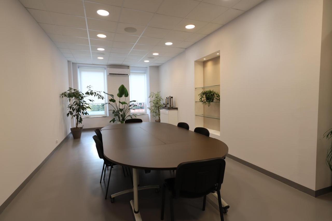 Loft 250M2 Avec Ecran Led Geant De 10M2 Aparthotel Marseille Luaran gambar