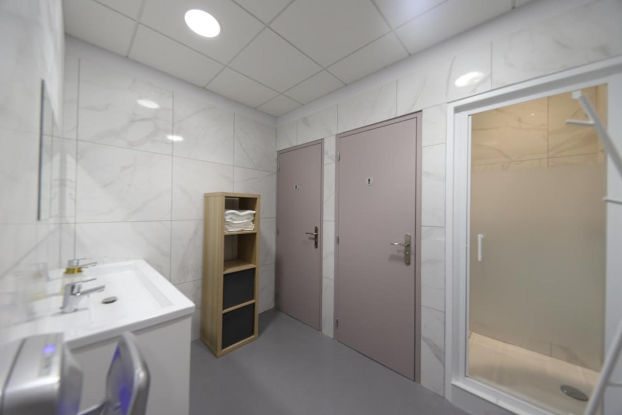 Loft 250M2 Avec Ecran Led Geant De 10M2 Aparthotel Marseille Luaran gambar