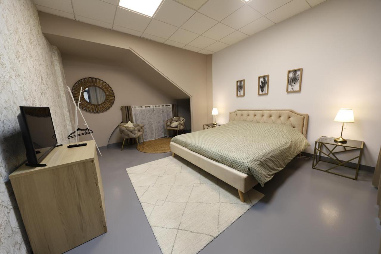 Loft 250M2 Avec Ecran Led Geant De 10M2 Aparthotel Marseille Luaran gambar
